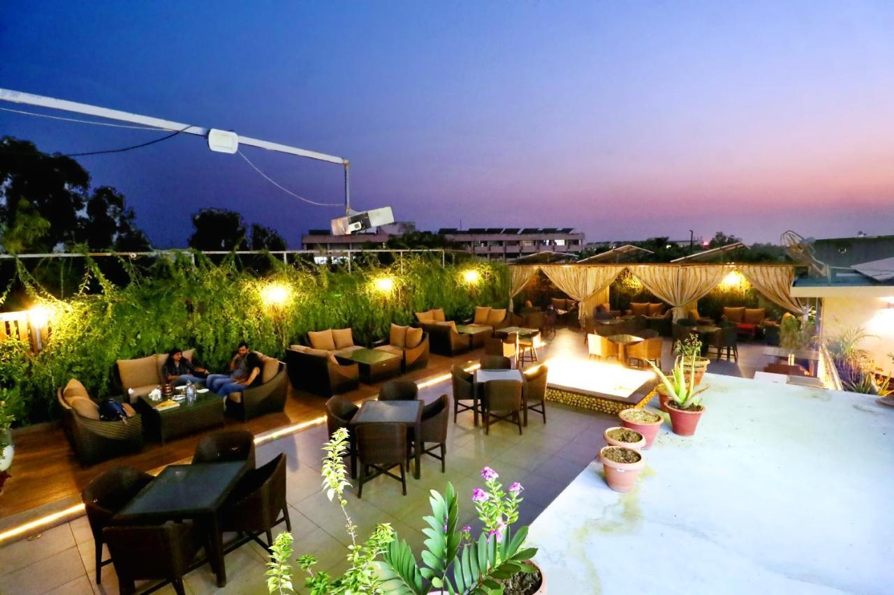 Hotel City Heart Premium Csandígarh Kültér fotó
