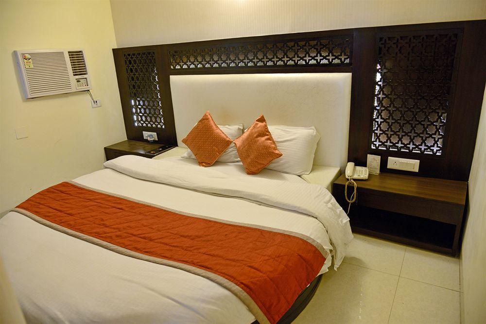 Hotel City Heart Premium Csandígarh Kültér fotó