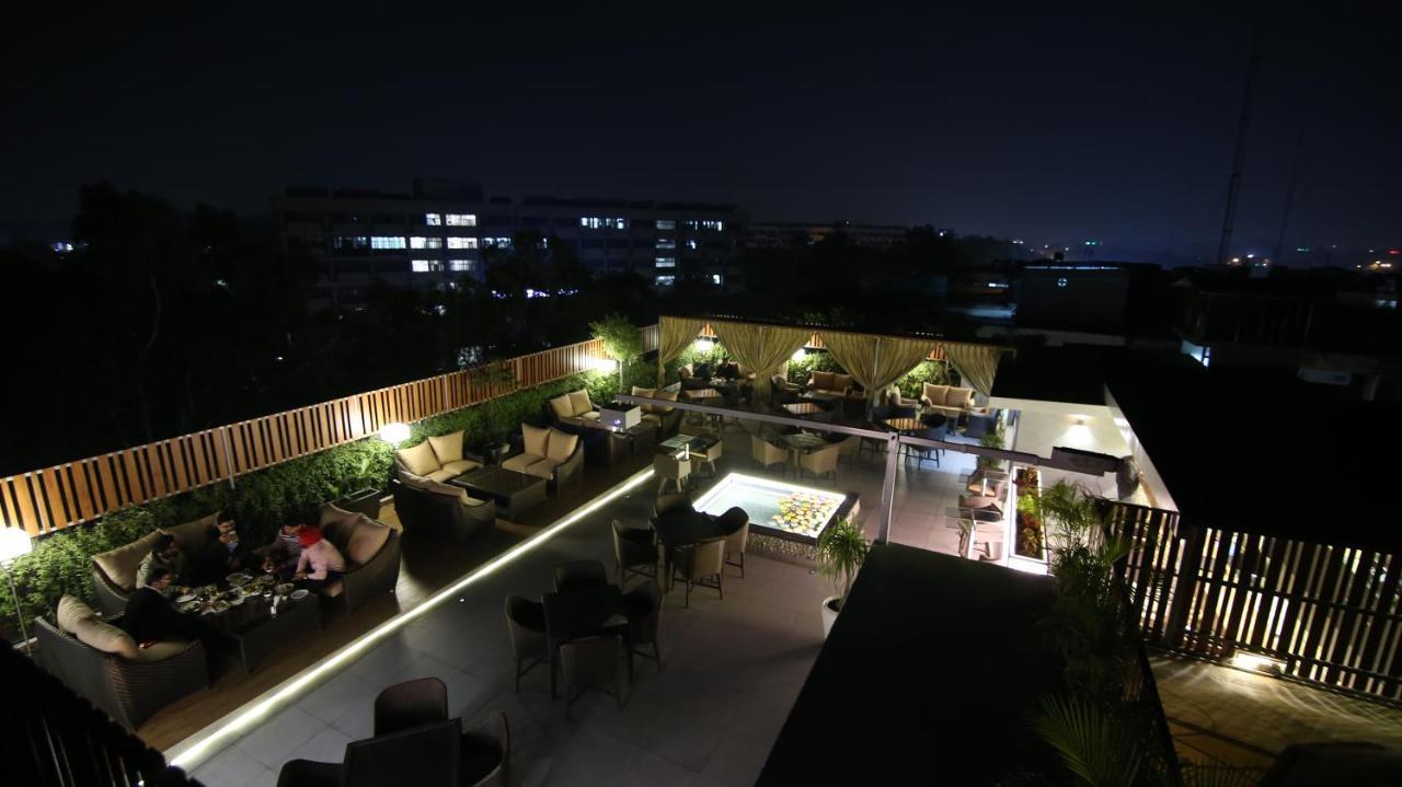 Hotel City Heart Premium Csandígarh Kültér fotó