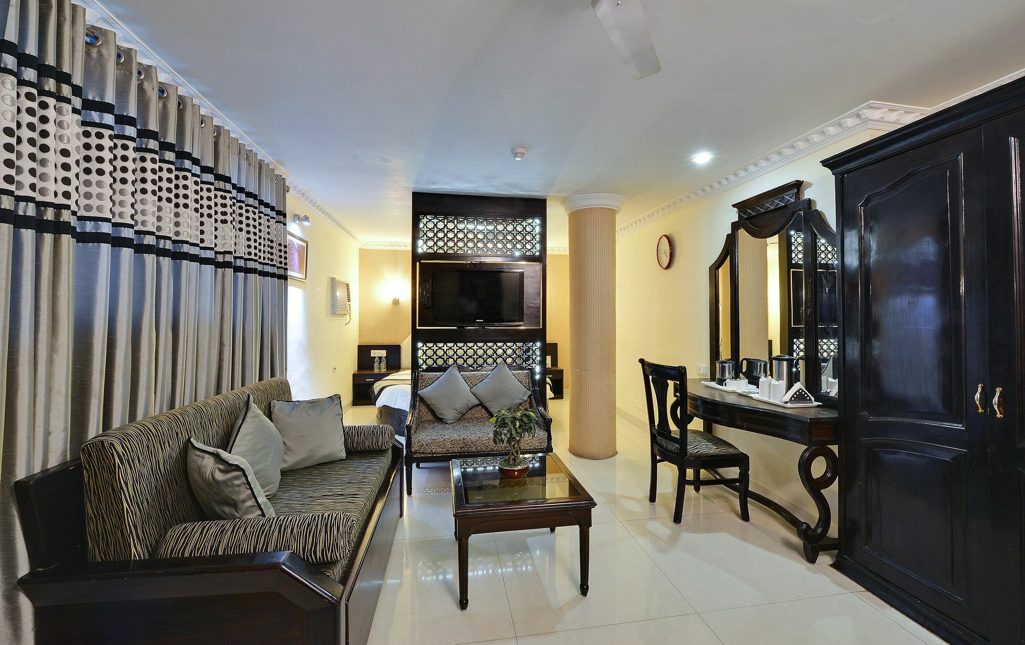 Hotel City Heart Premium Csandígarh Kültér fotó