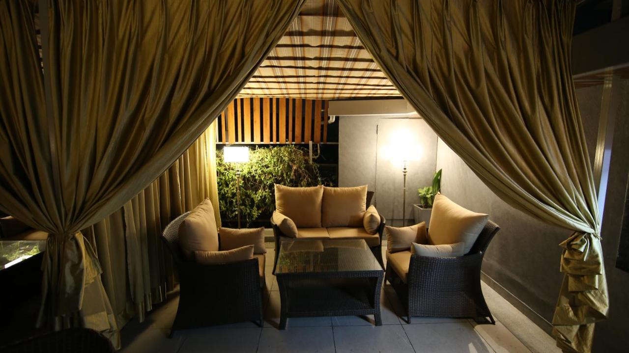 Hotel City Heart Premium Csandígarh Kültér fotó